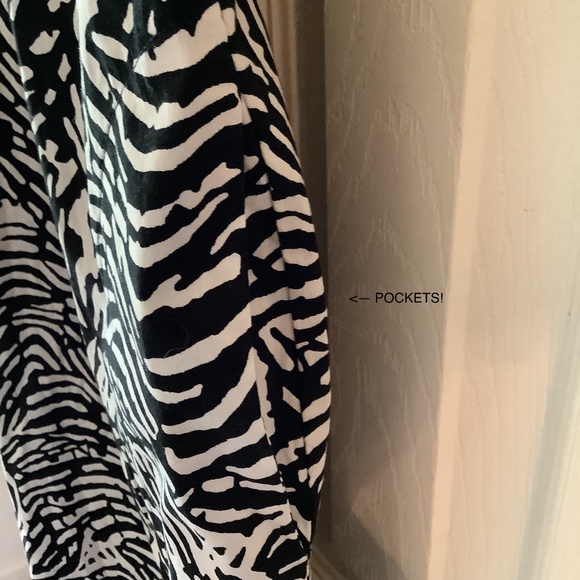 Black &White Pattern Shift Dress - Picture 5 of 10